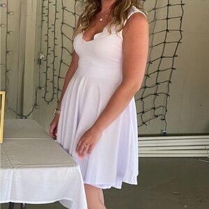 Elegant White Sleeveless Dress